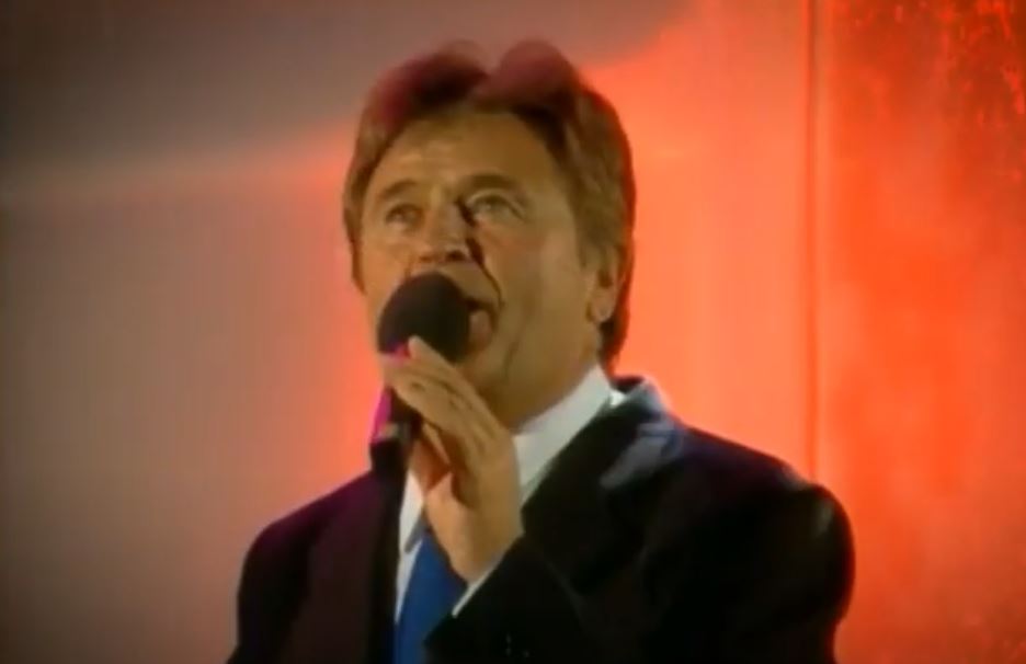 Ivica Šerfezi na pozornici