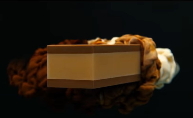 Bajadera na crnoj podlozi