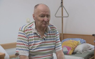 Umirovljenik Stjepan u sobi u domu