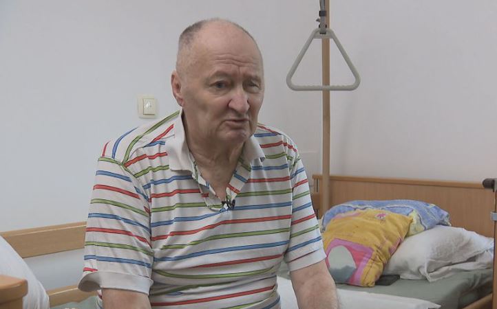 Umirovljenik Stjepan u sobi u domu