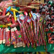 Marija Kumić iz sela Laz nadomak Marije Bistrice proizvodi drvene igračke koje prodaje u Splitu.