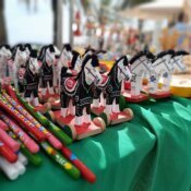 Marija Kumić iz sela Laz nadomak Marije Bistrice proizvodi drvene igračke koje prodaje u Splitu.