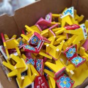 Marija Kumić iz sela Laz nadomak Marije Bistrice proizvodi drvene igračke koje prodaje u Splitu.