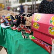 Marija Kumić iz sela Laz nadomak Marije Bistrice proizvodi drvene igračke koje prodaje u Splitu.