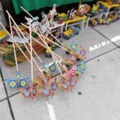 Marija Kumić iz sela Laz nadomak Marije Bistrice proizvodi drvene igračke koje prodaje u Splitu.