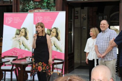 Ivana Kalogjera ispred mikorfona