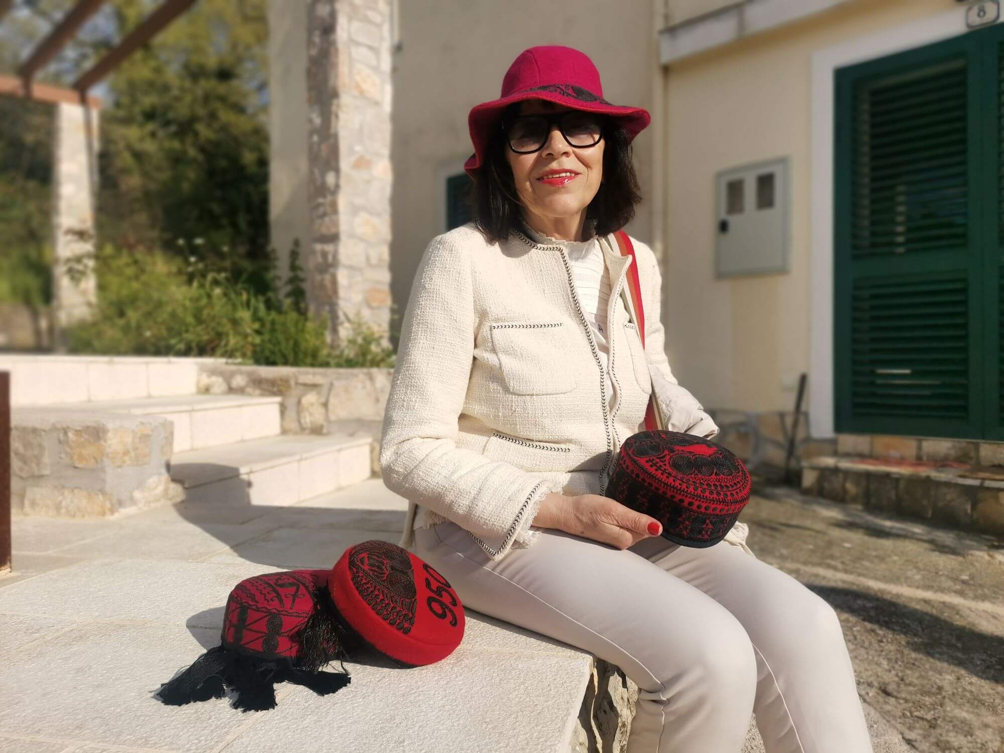 Gospođa Liposava sa svojim šibenskim kapama | Mirovina.hr