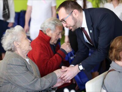 Tomašević i umirovljenica