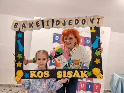 Druženje učenika s djedovima i bakama | katolička osnovna škola Sisak