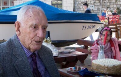 Umirovljenik Božo Grčić proslavio 100. rođendan | Snimak zaslona HRT