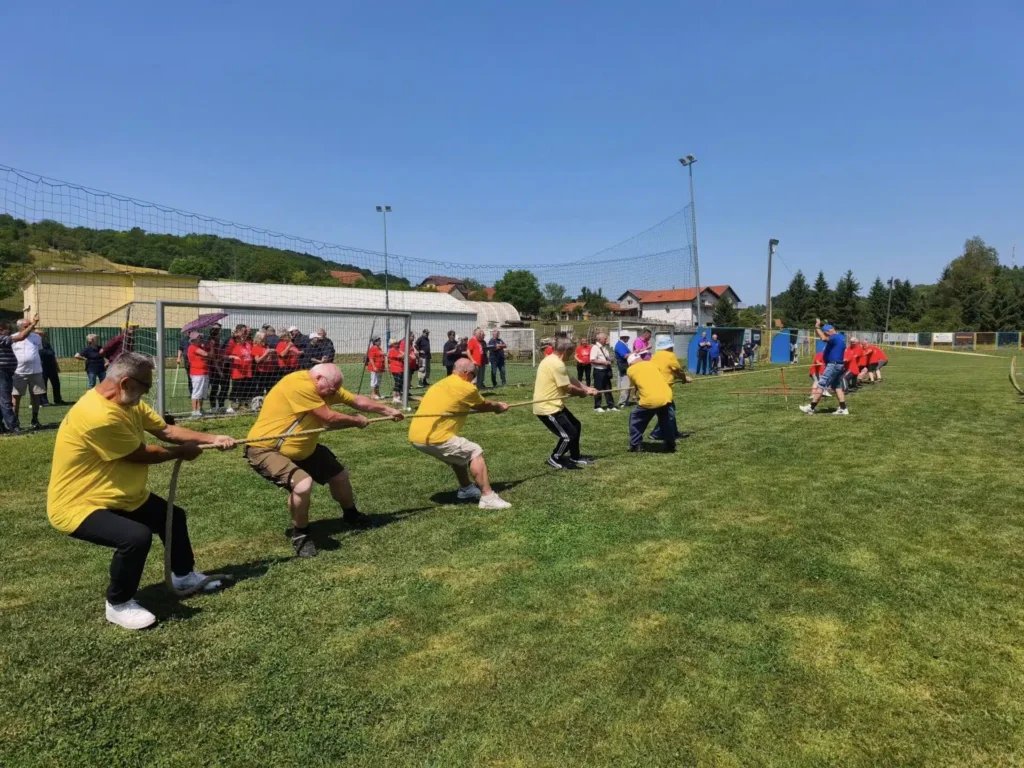 Umirovljenici se natječu u povlačenju užeta