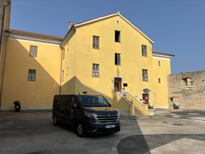 Kombi za besplatni prijevoz umirovljenika