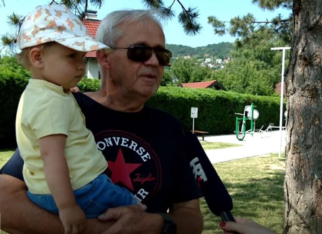 Dubravka i Alojz čuvaju unuka u Samoboru koji daje 360 eura | Snimak zaslona HRT