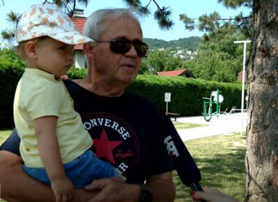 Dubravka i Alojz čuvaju unuka u Samoboru koji daje 360 eura | Snimak zaslona HRT