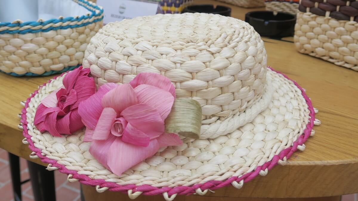 Šešir od komušine