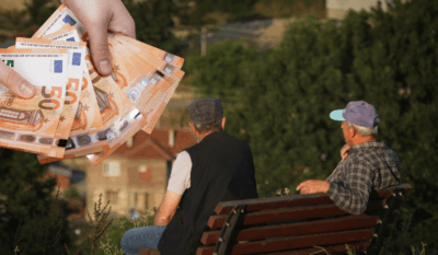 Umirovljenici na klupi