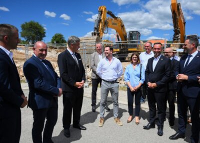 Premijer i političari na gradilištu Centra za starije u Drnišu