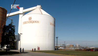 veliki bijeli spremnik šećerane 'Sladorana Županja'