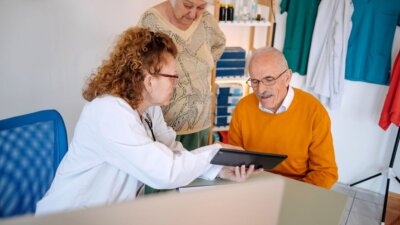 umirovljenik kod doktora