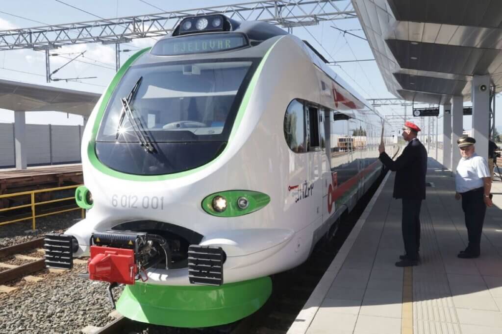 Baterijski vlak na Galvnom kolodvoru u Zagrebu