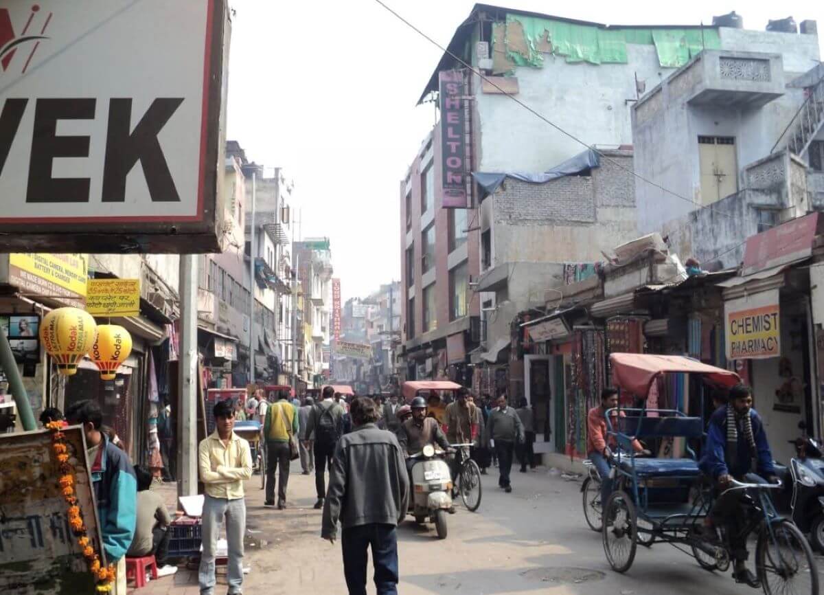 Kaotična ulica u Indiji