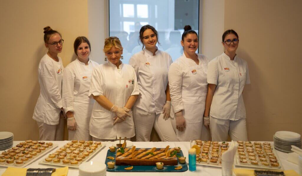 Nastavnica i učenici