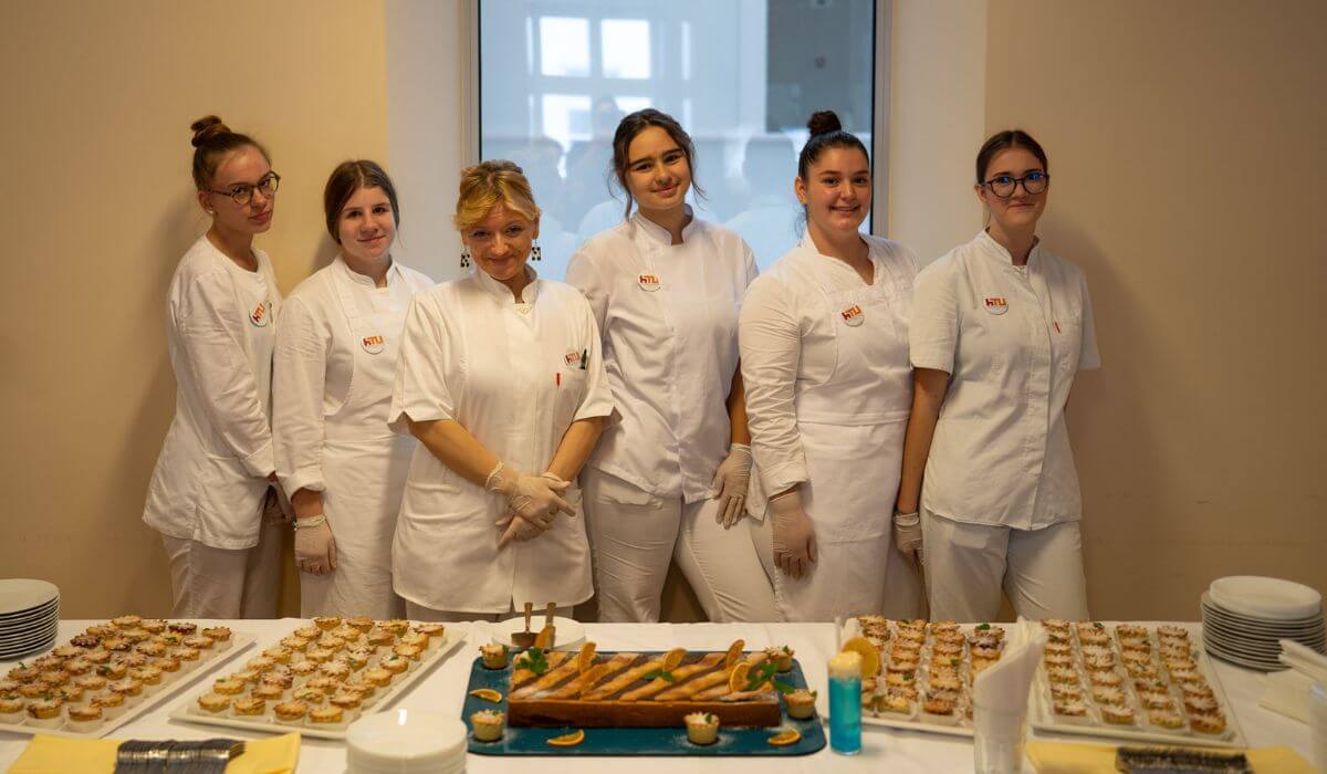 Nastavnica i učenici