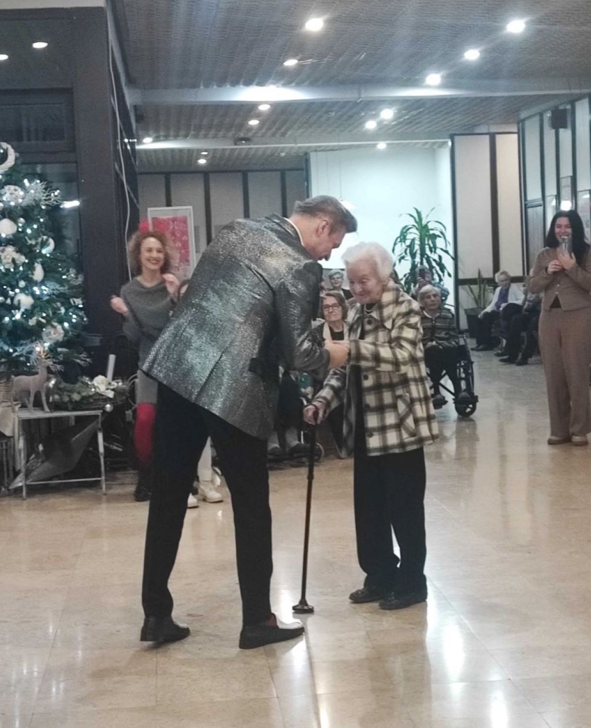 Robert Mareković i Branislava koja je navršila 100. rođendan