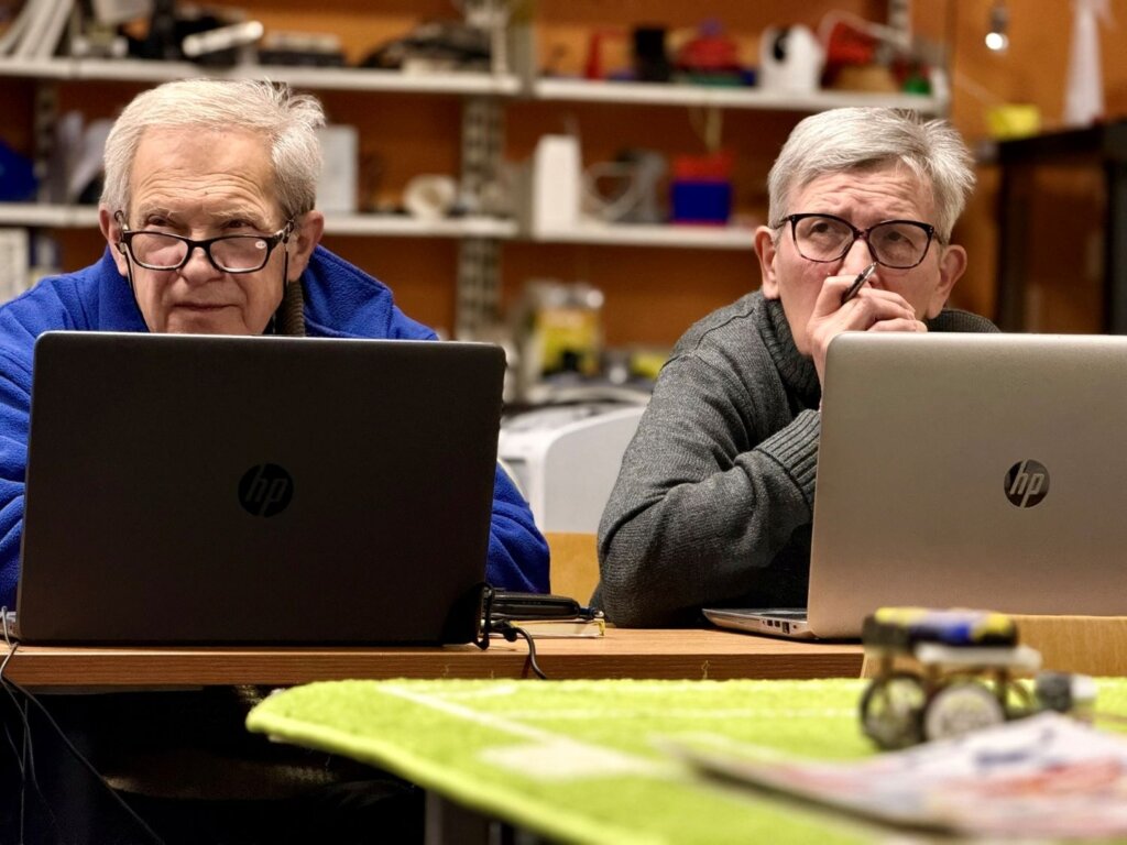 Umirovljenici_za laptopima