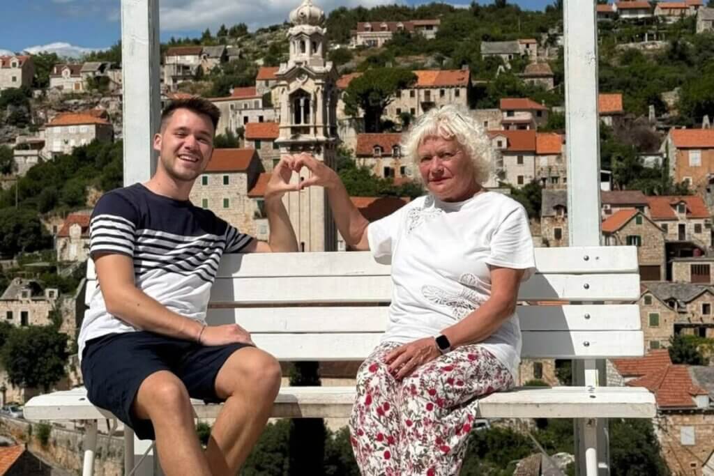 Influencer Nikola Brzak i baka Klara Leich na putovanju